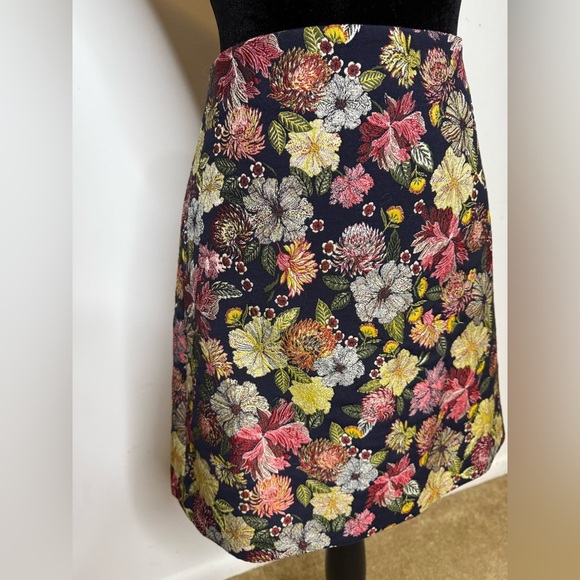 Loft floral jacquard warm autumn floral on black mini skirt zip back size 4 EUC - Picture 7 of 7